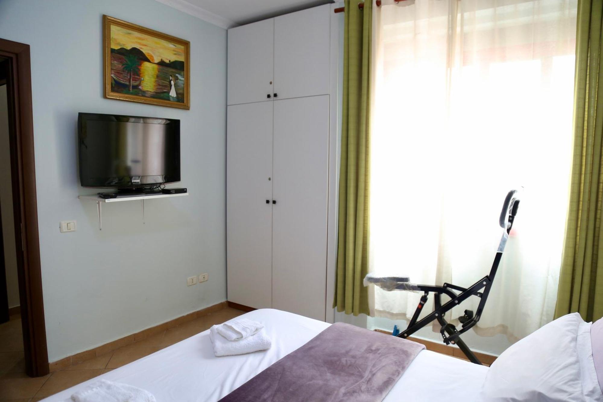 Stay At An Artist'S Place! Tirana Extérieur photo