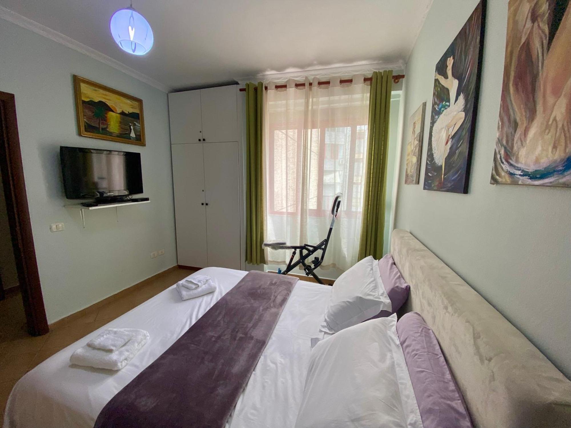 Stay At An Artist'S Place! Tirana Extérieur photo
